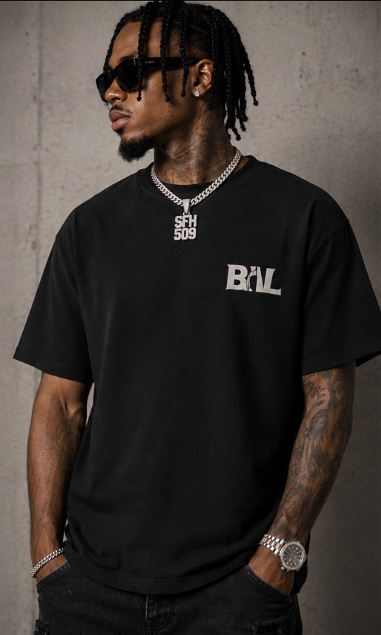 SFH 509 model wearing the 509 chain